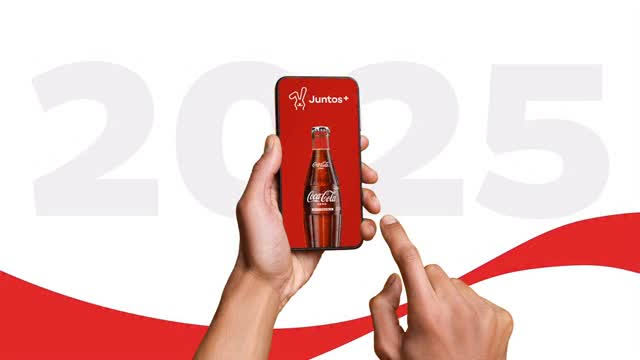 Campanha Coca-Cola Juntos+ 2025 em interface móvel